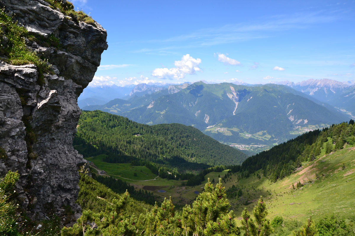 Vista panoramica della vallata di Ovaro e della carnia dal monte Arvenis